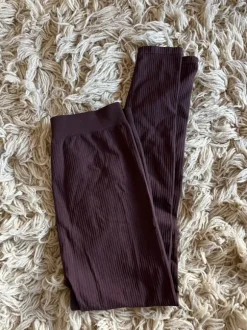 Vinröda tights mammatights mammabyxor mama