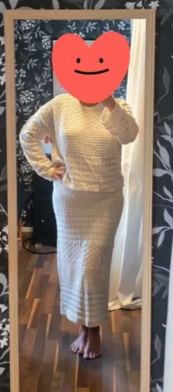 Virkat set - tröja och fodrad kjol i cremevit/beige