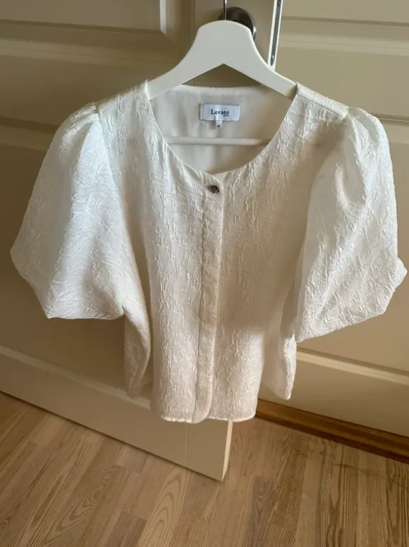 Virkelig fin skjorte fra Levate room sælges 🌸