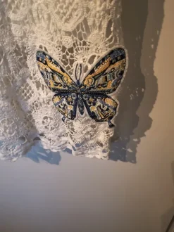 Vit spetsklänning Desigual
