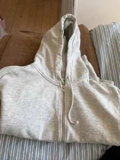 Weekday hoodie med lynlås