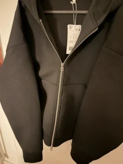 Weekday Scuba zip hoodie i svart – storlek XL 🖤