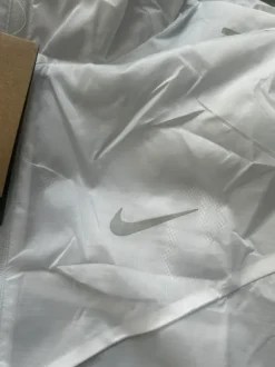 Wiatrówka Nike biała