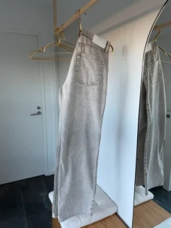 Wide leg jeans