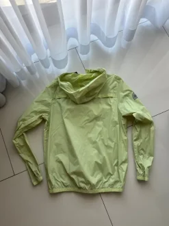 Świetna wiatrówka ellesse