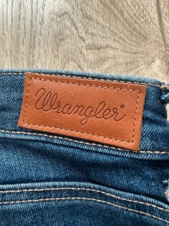 Wrangler Jeansy Dzwony W28 L32 Bootcut Vintage Flare Y2K Denim Trend 2026