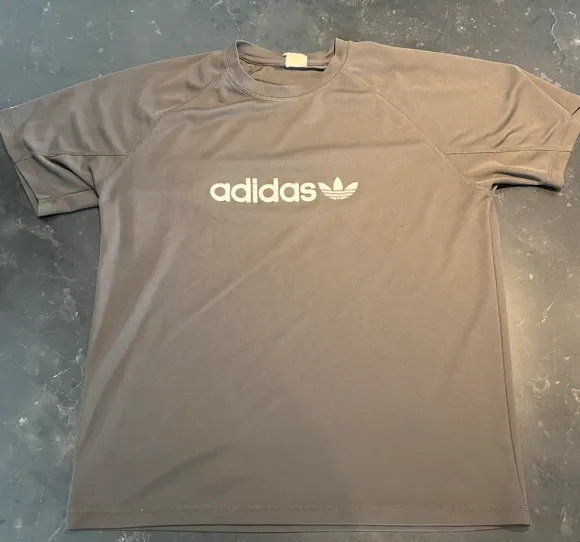 2x Adidas t-shirt