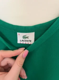 Zielona sukienka Lacoste