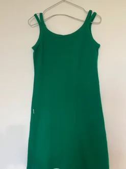 Zielona sukienka Lacoste